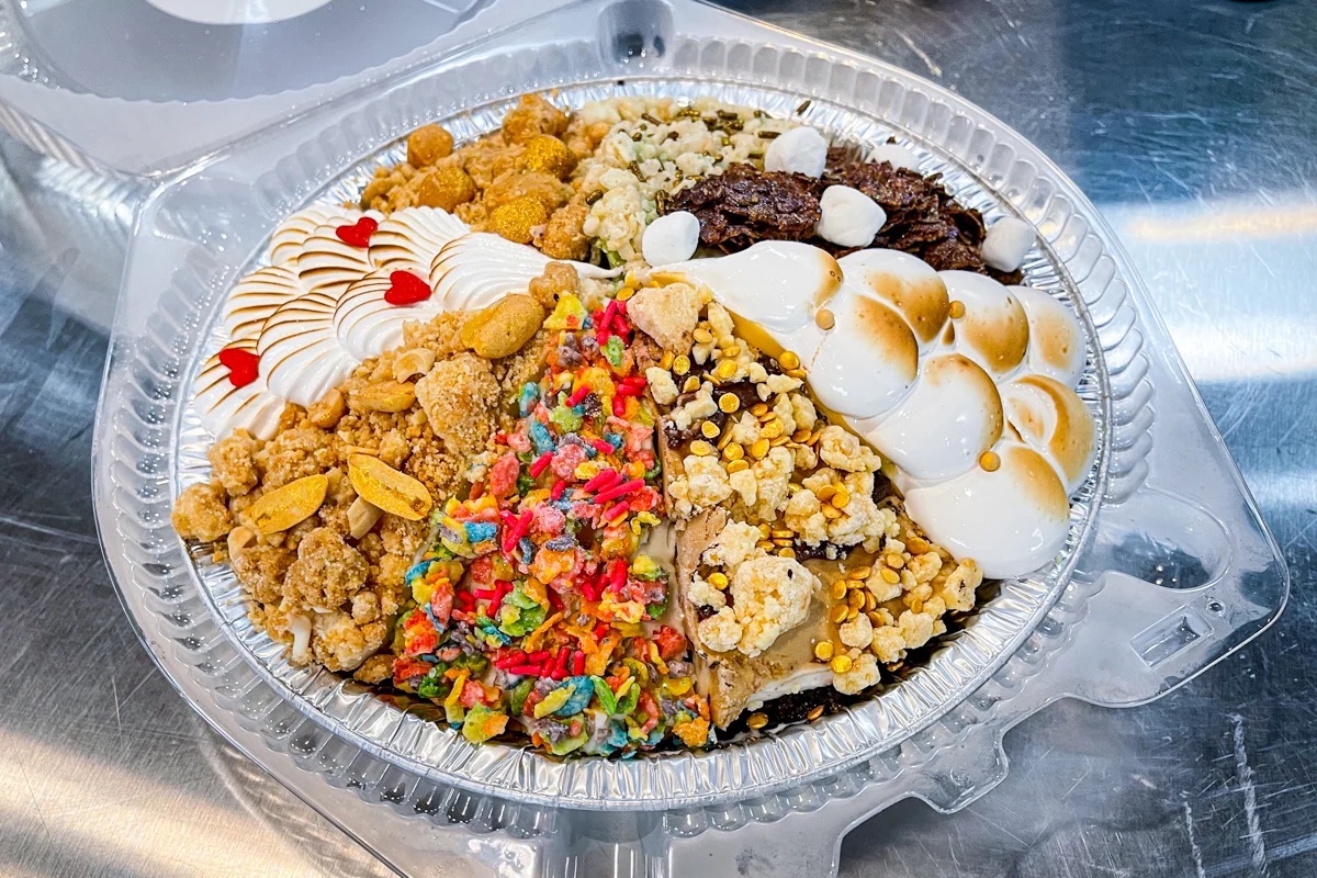 colorful ice cream pie at kilohana square